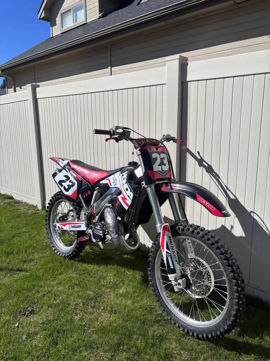 2001 Honda CR - Image 2 of 12