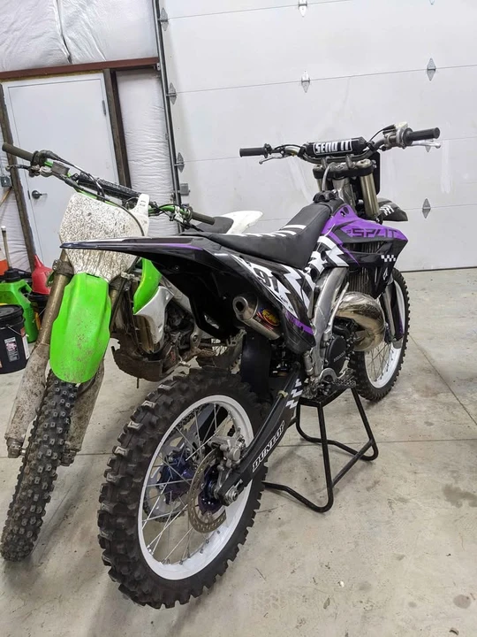 2001 Honda CR - Image 2 of 6