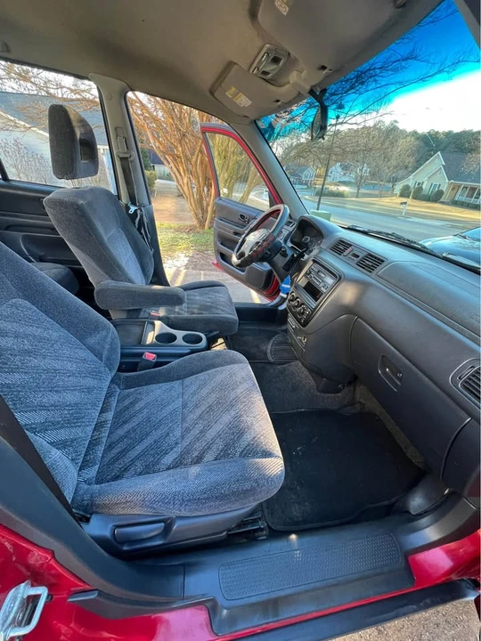 2001 Honda CR-V 1st Gen - Image 9 of 15
