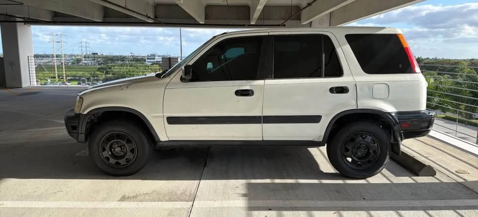 2001 Honda CR-V 1st Gen - Image 2 of 8