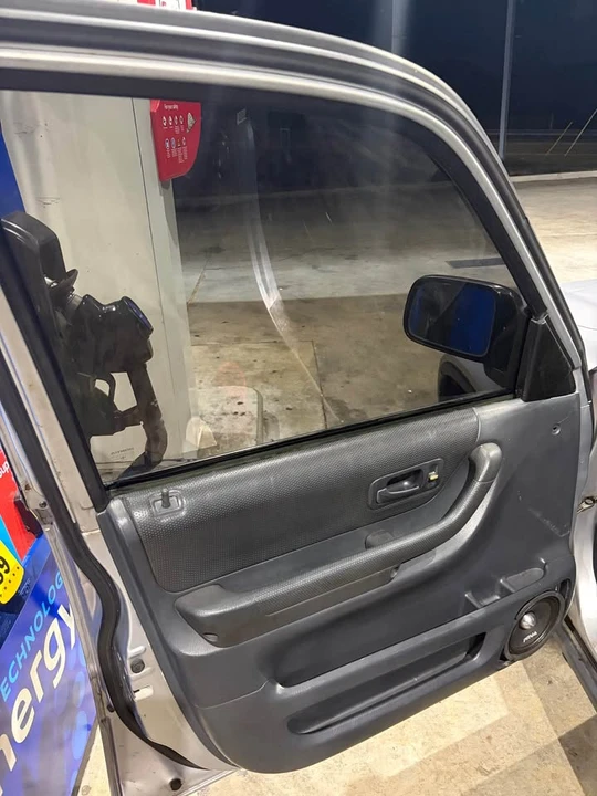 2001 Honda CR-V 1st Gen - Image 14 of 15