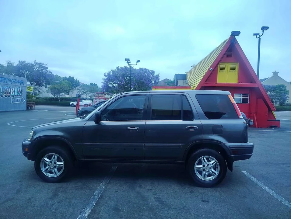 2001 Honda CR-V 1st Gen - Image 2 of 9