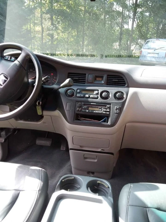 2001 Honda Odyssey - Image 15 of 18