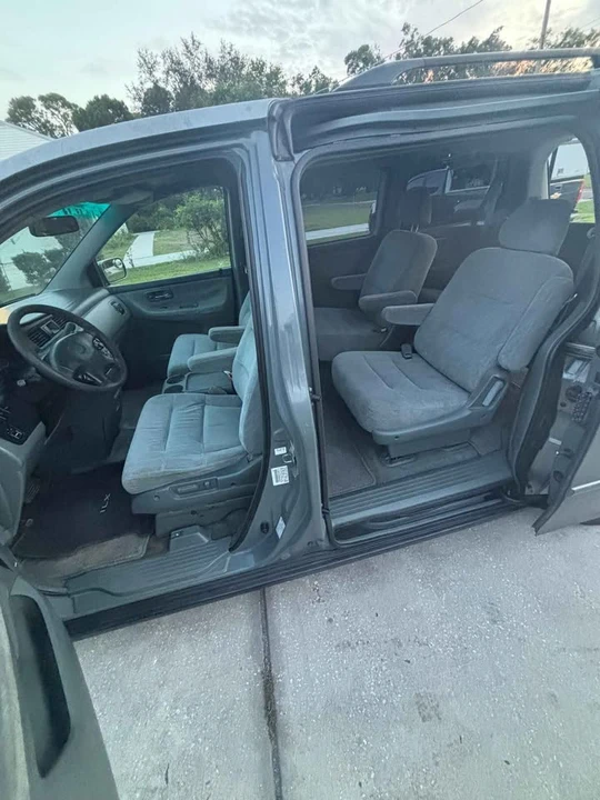 2001 Honda Odyssey - Image 2 of 5