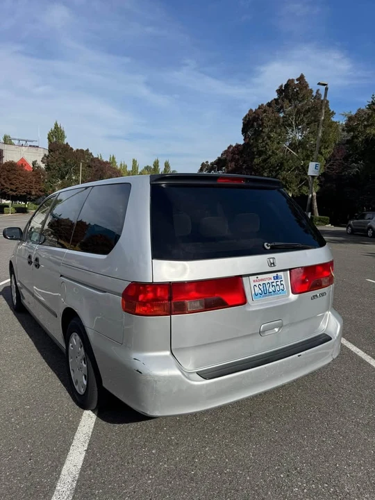 2001 Honda Odyssey - Image 2 of 13