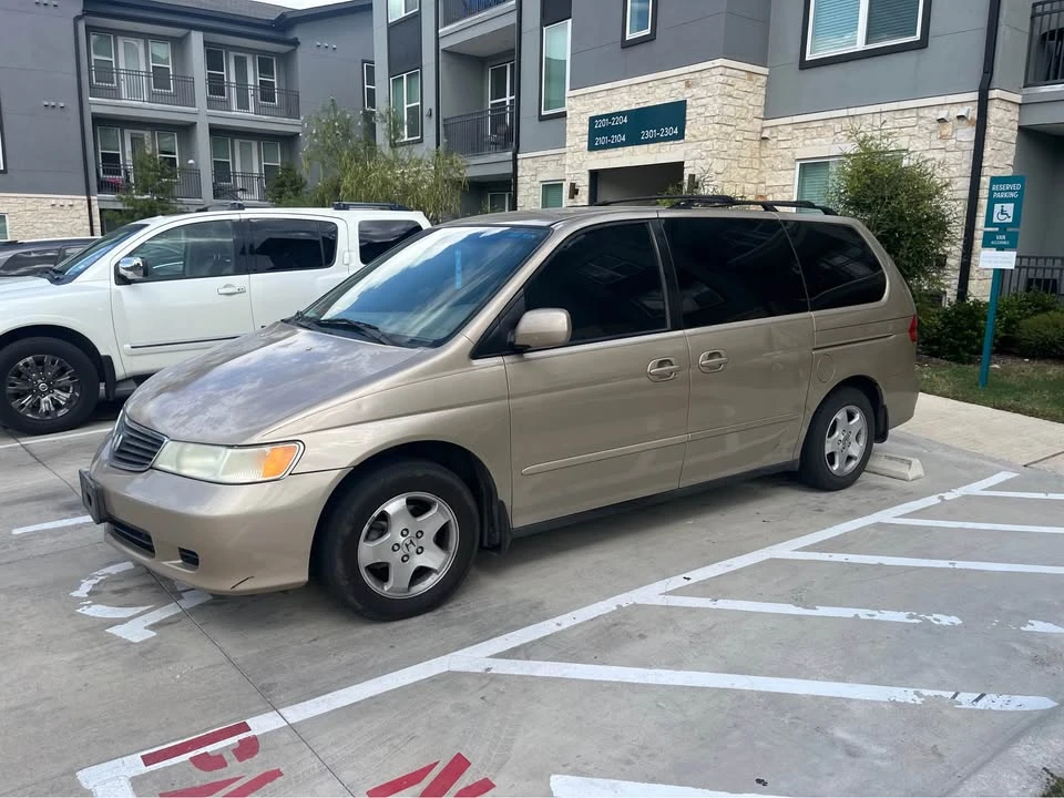 2001 Honda Odyssey - Image 2 of 8