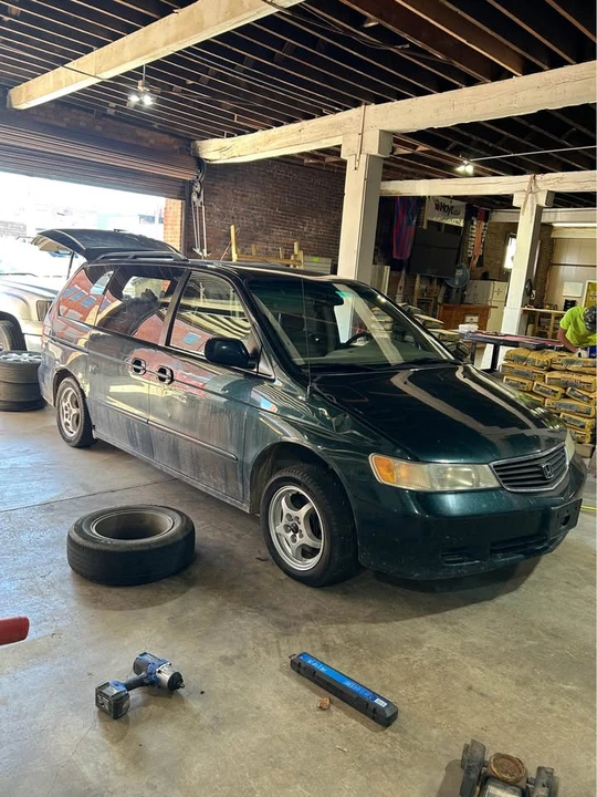 2001 Honda Odyssey - Image 2 of 13