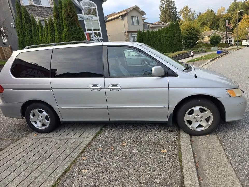 2001 Honda Odyssey - Image 2 of 7