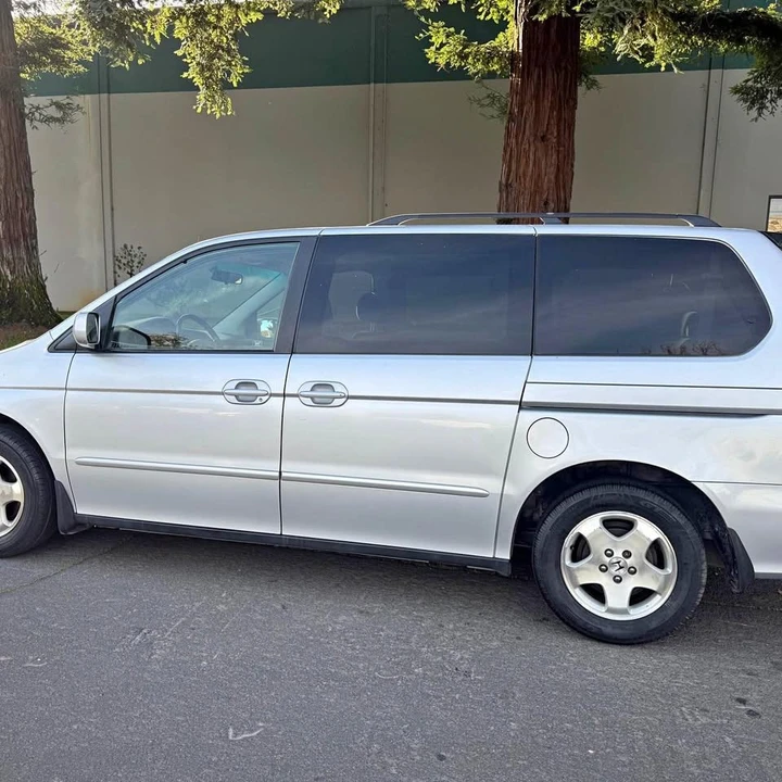 2001 Honda Odyssey - Image 2 of 10