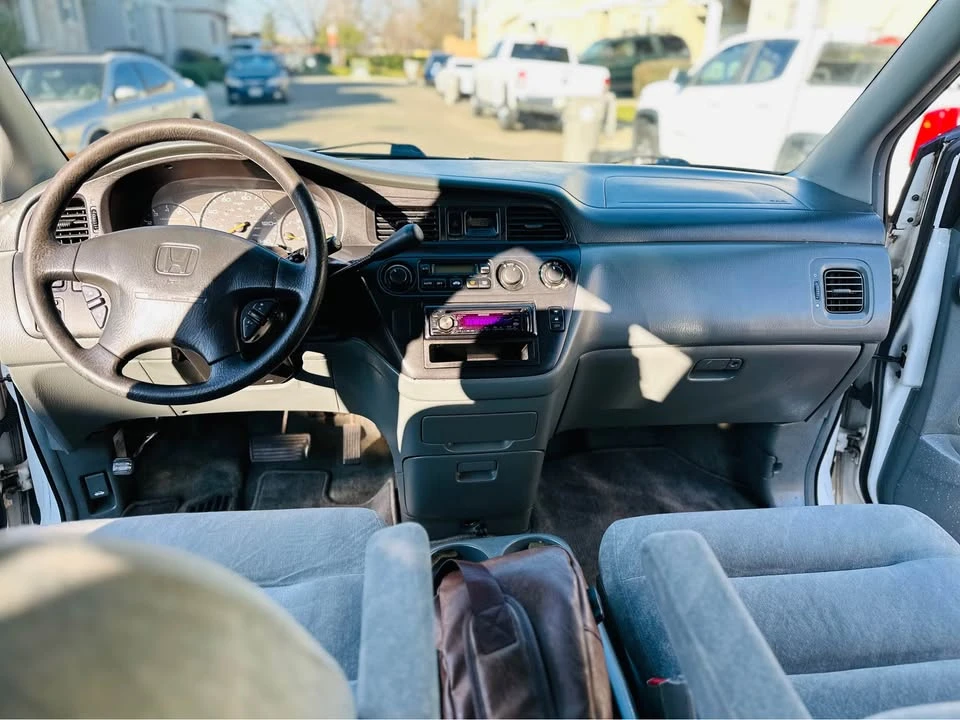 2001 Honda Odyssey - Image 13 of 18