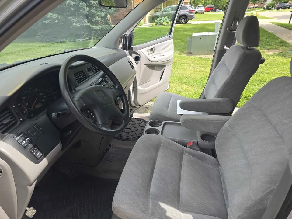2001 Honda Odyssey - Image 8 of 11