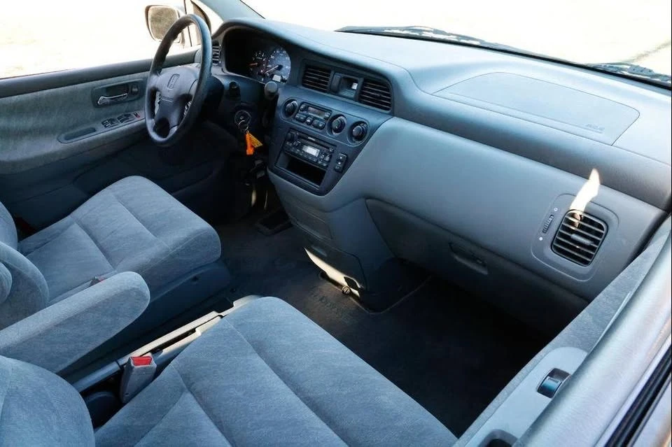 2001 Honda Odyssey - Image 10 of 16