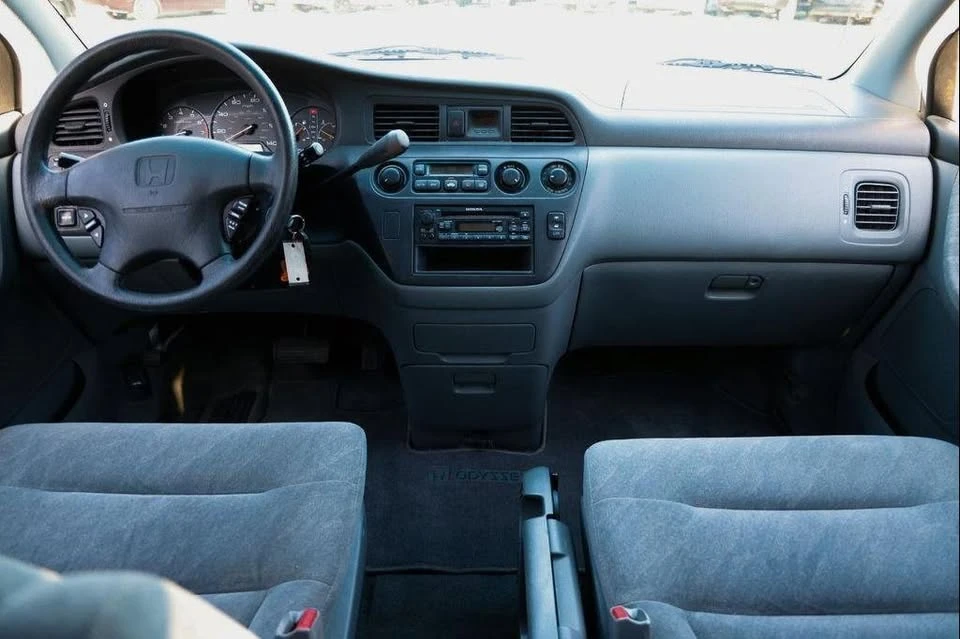 2001 Honda Odyssey - Image 15 of 16