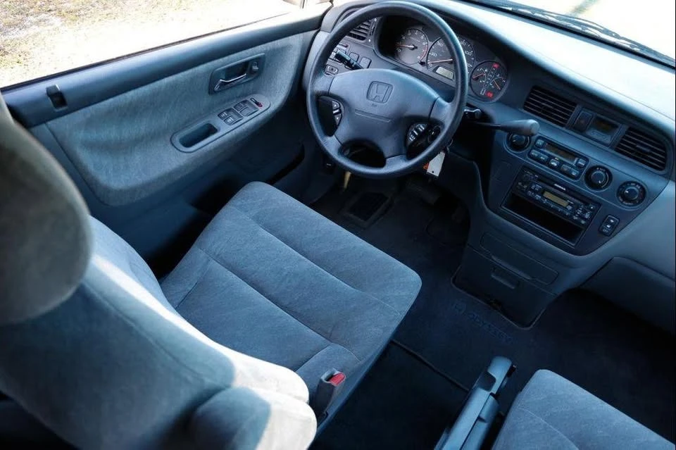 2001 Honda Odyssey - Image 14 of 16