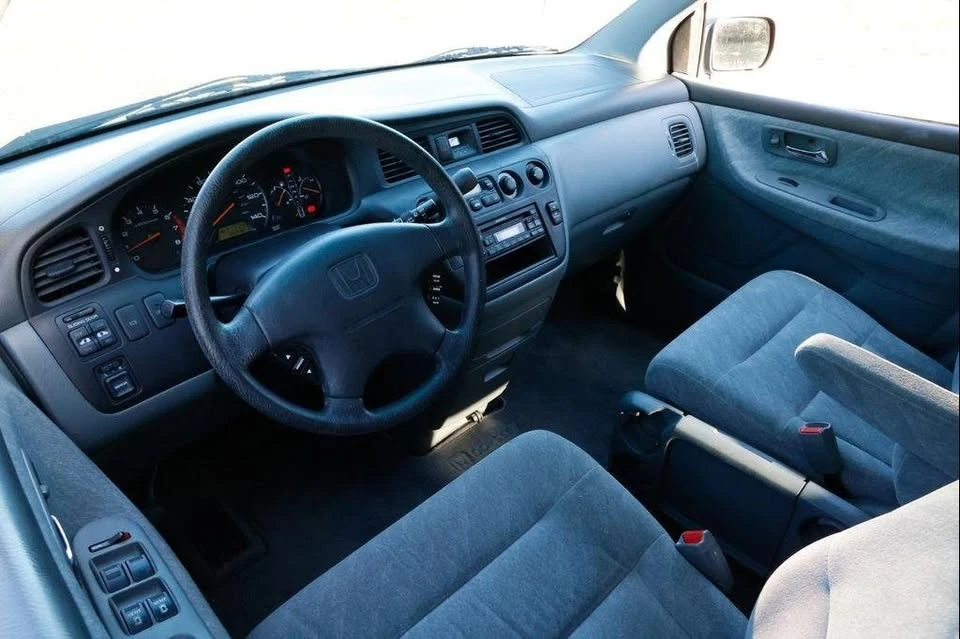 2001 Honda Odyssey - Image 2 of 16