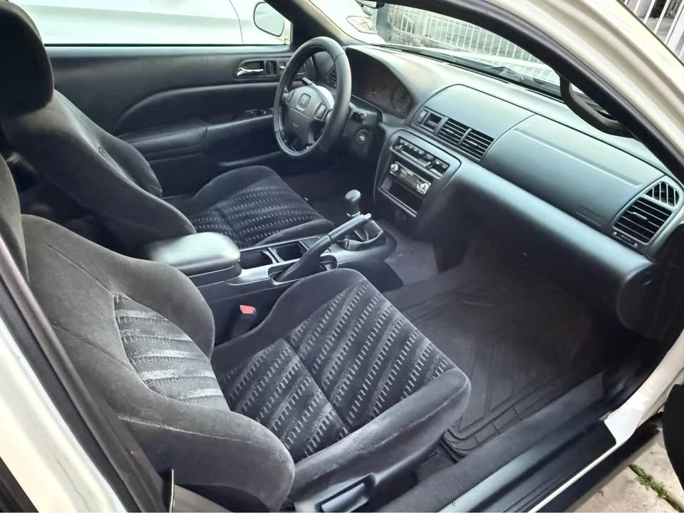 2001 Honda Prelude 5th Gen - Image 2 of 6