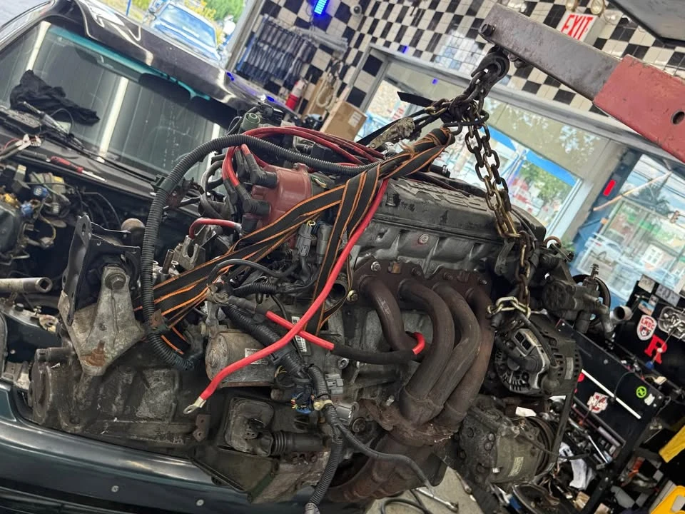 2001 Parts & Memorabilia Engines - Image 2 of 4