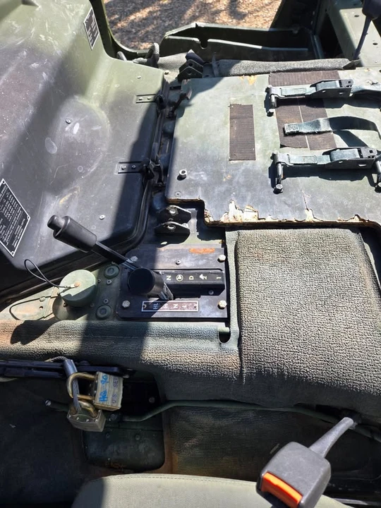 2001 Hummer HMMWV - Image 13 of 14