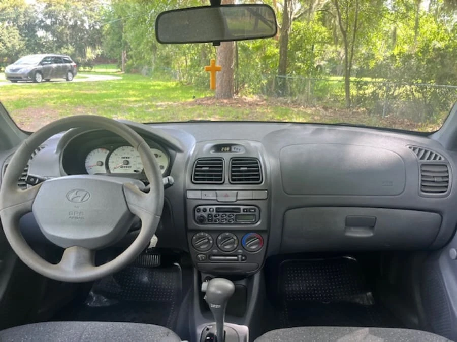 2001 Hyundai Accent - Image 11 of 17