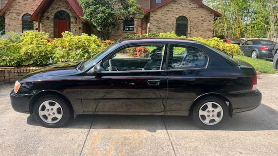 2001 Hyundai Accent - Image 2 of 17