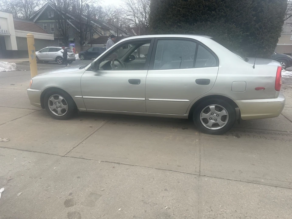 2001 Hyundai Accent - Image 3 of 20