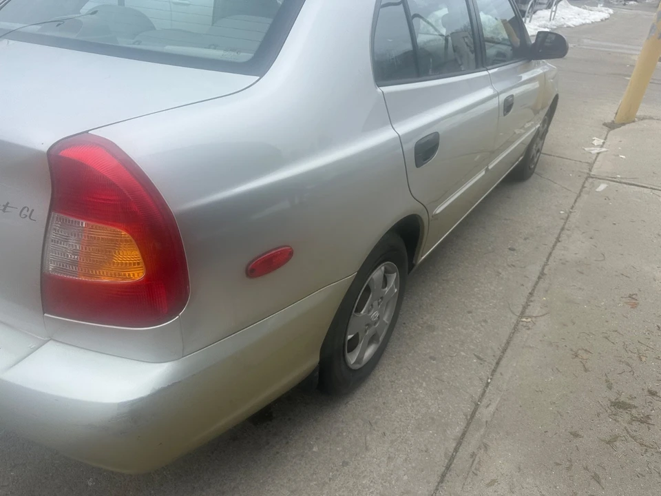 2001 Hyundai Accent - Image 11 of 20