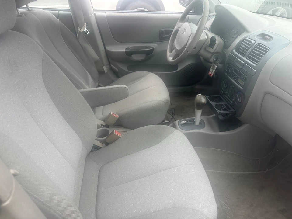 2001 Hyundai Accent - Image 13 of 20
