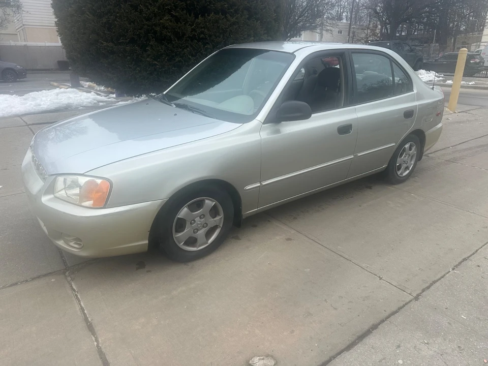 2001 Hyundai Accent - Image 2 of 20