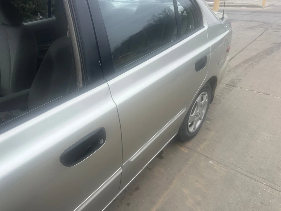 2001 Hyundai Accent - Image 10 of 20
