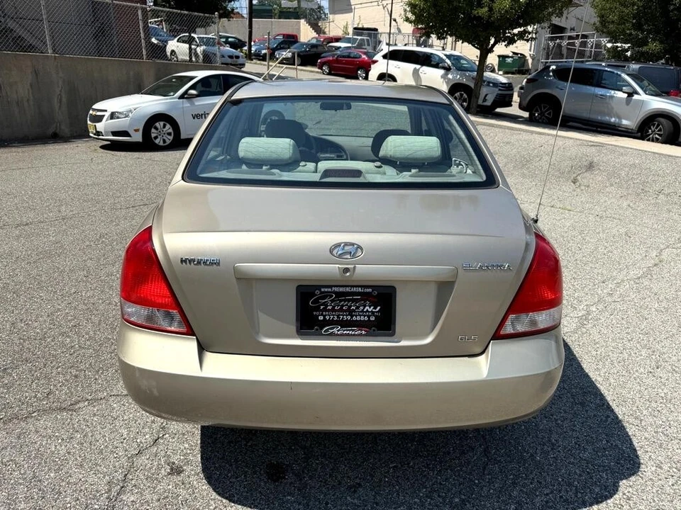 2001 Hyundai Elantra - Image 6 of 12