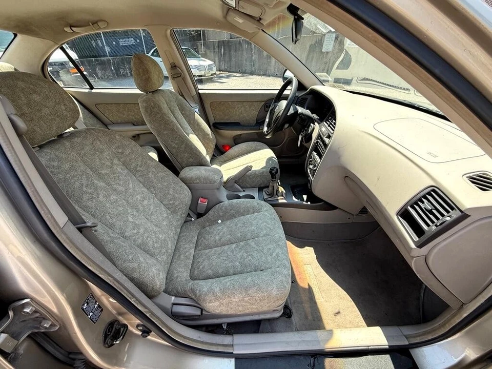 2001 Hyundai Elantra - Image 10 of 12
