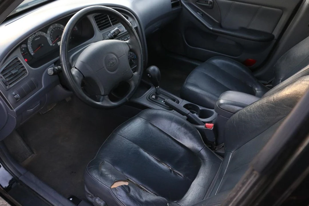 2001 Hyundai Elantra - Image 11 of 12