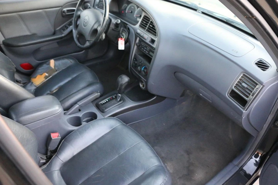 2001 Hyundai Elantra - Image 12 of 21