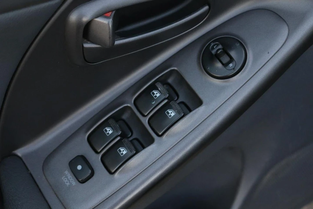 2001 Hyundai Elantra - Image 20 of 21
