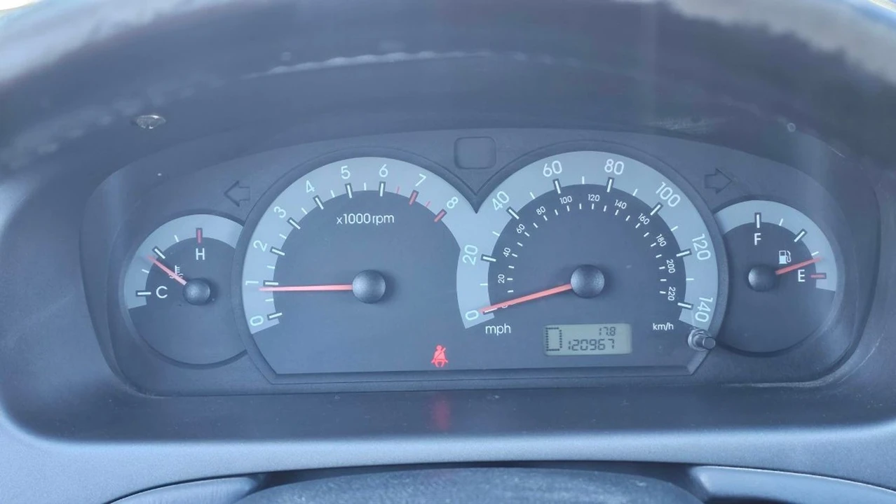 2001 Hyundai Elantra - Image 17 of 21
