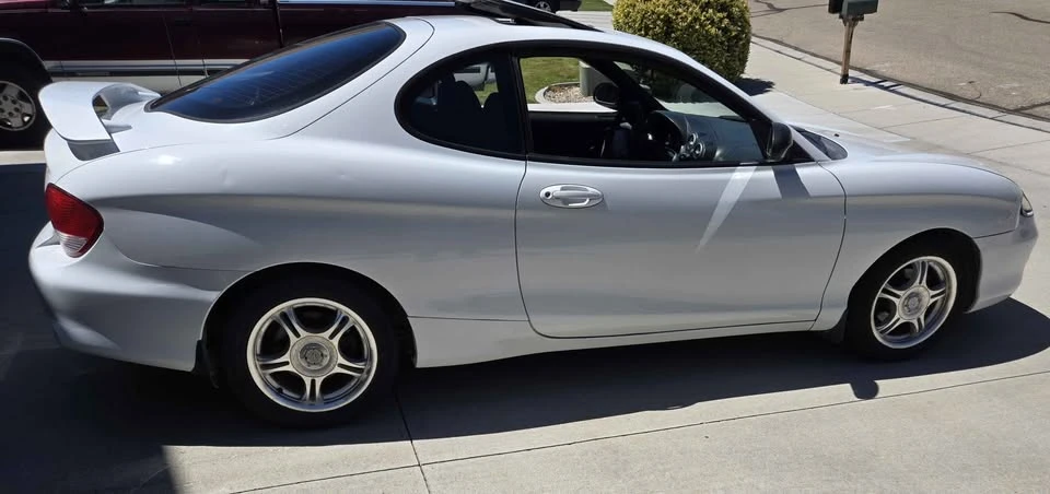 2001 Hyundai Tiburon - Image 2 of 7