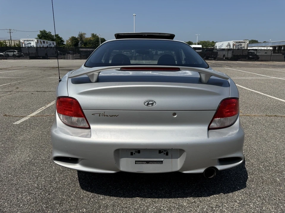 2001 Hyundai Tiburon - Image 7 of 11