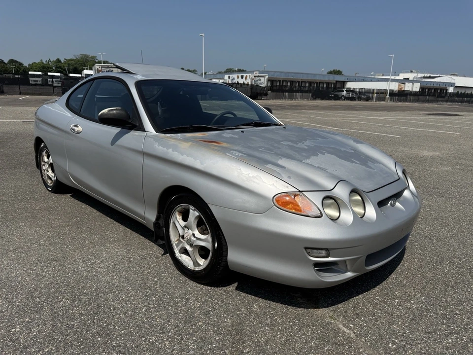 2001 Hyundai Tiburon - Image 3 of 11
