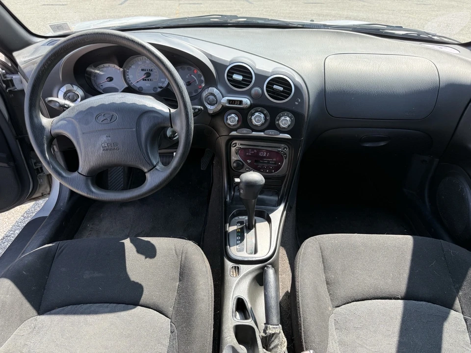 2001 Hyundai Tiburon - Image 10 of 11
