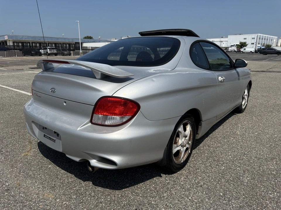 2001 Hyundai Tiburon - Image 4 of 11