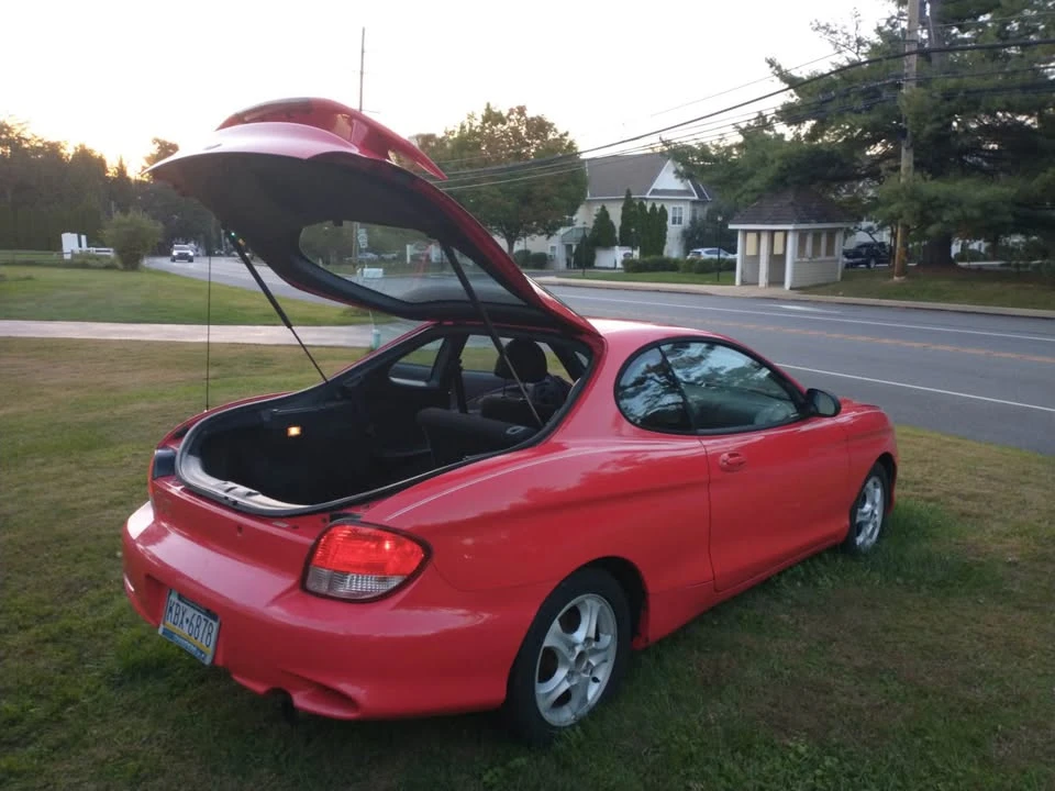 2001 Hyundai Tiburon - Image 4 of 7