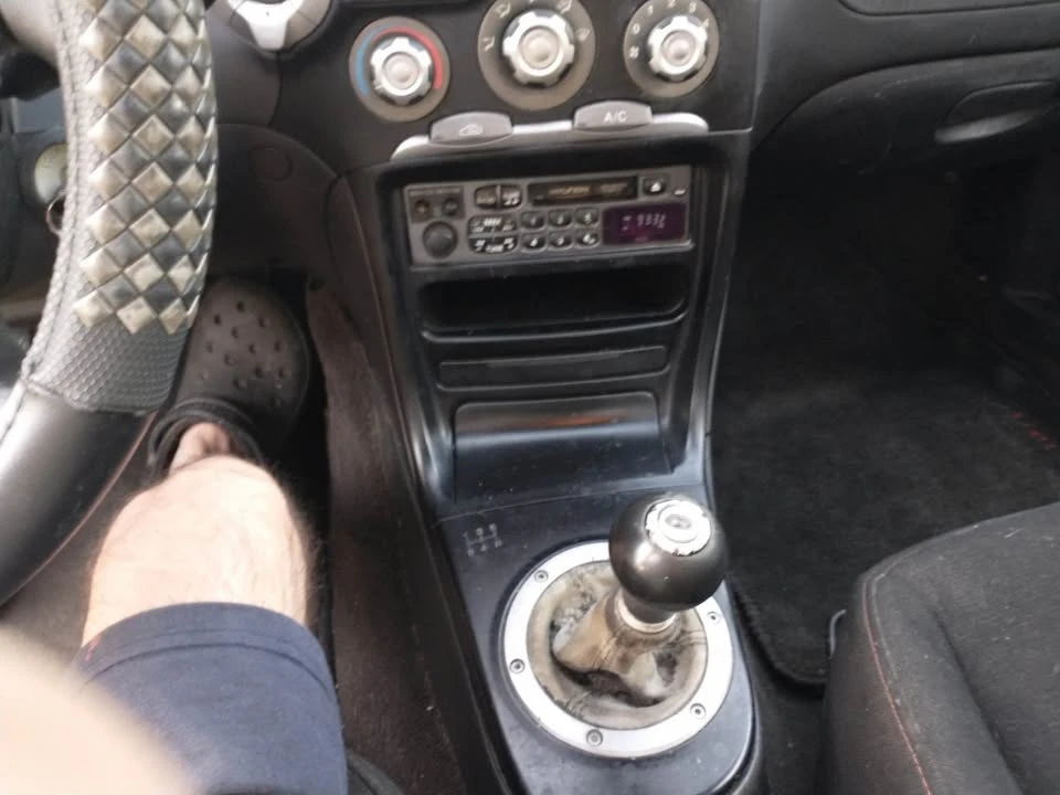 2001 Hyundai Tiburon - Image 5 of 7