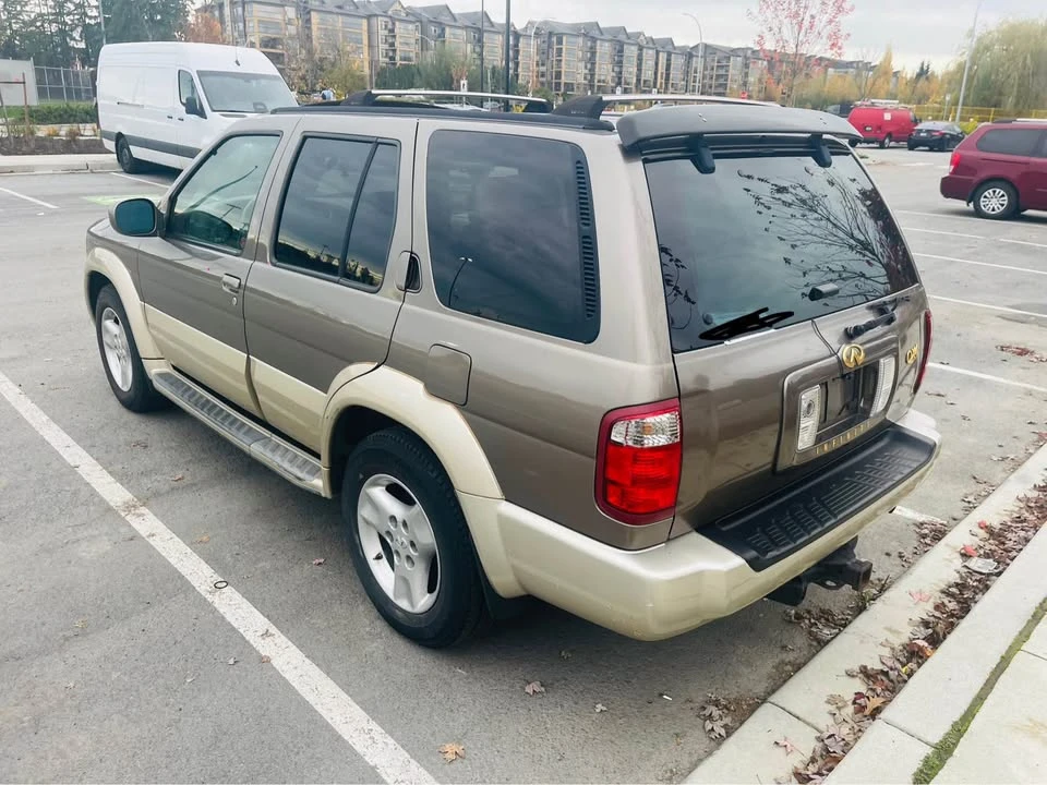 2001 Infiniti QX4 - Image 2 of 4