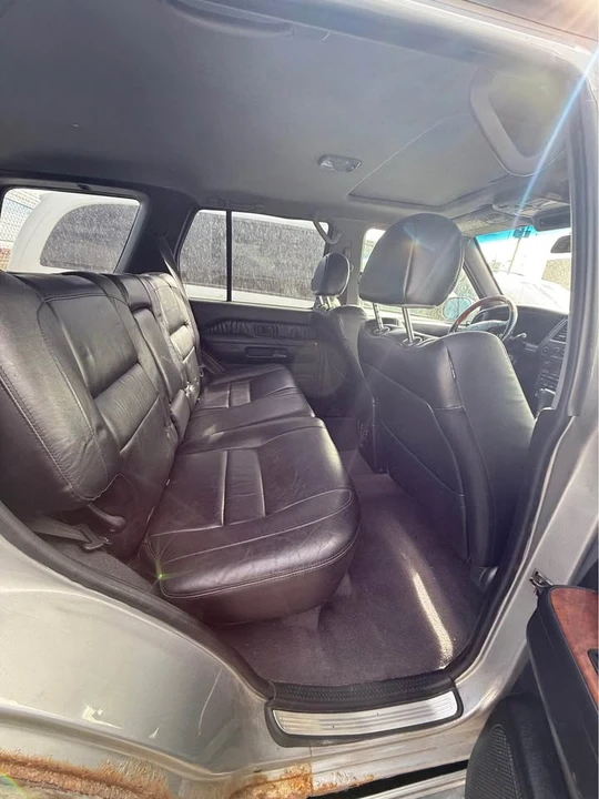 2001 Infiniti QX4 - Image 5 of 7