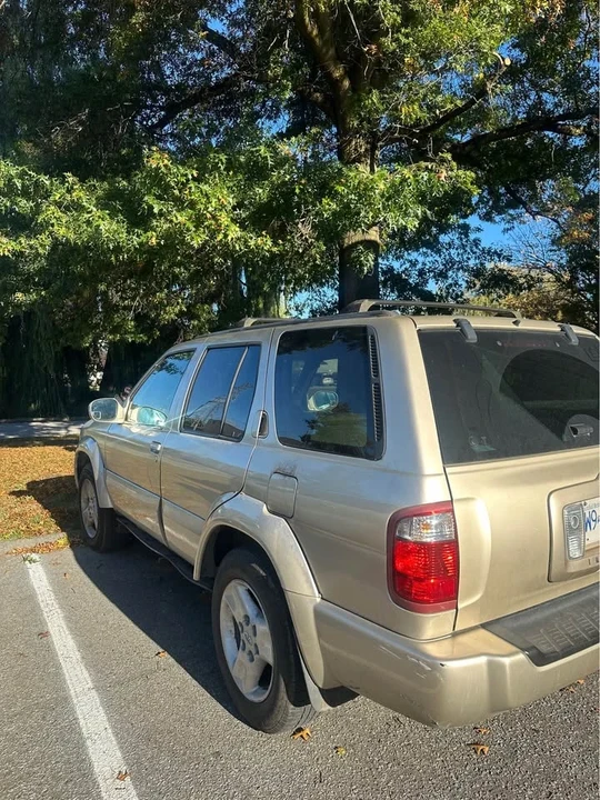 2001 Infiniti QX4 - Image 2 of 10