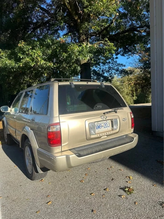 2001 Infiniti QX4 - Image 4 of 10
