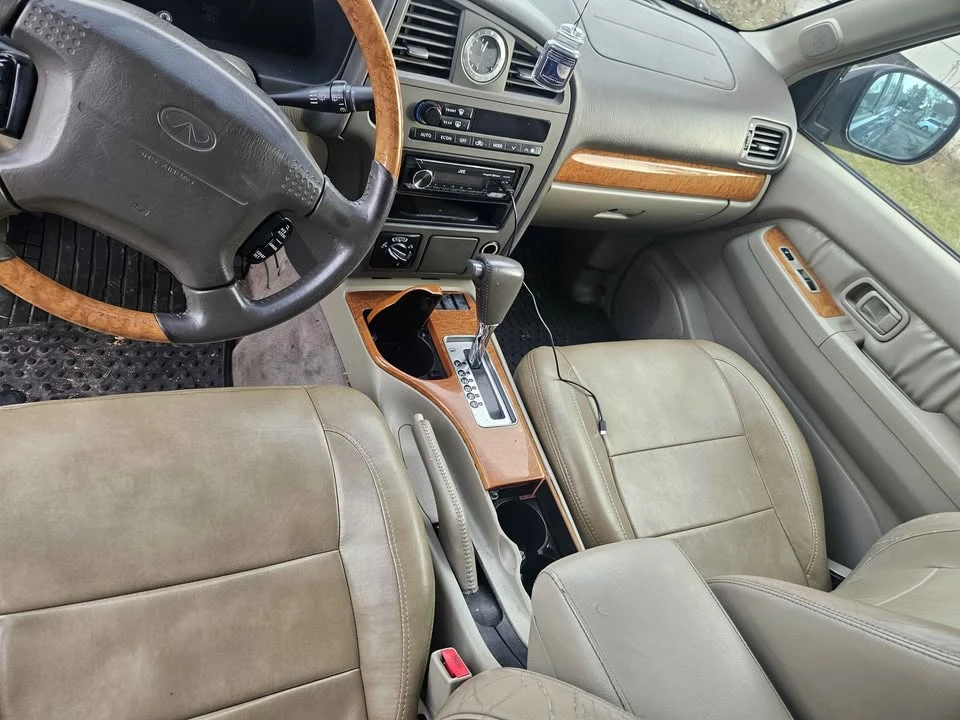 2001 Infiniti QX4 - Image 2 of 4