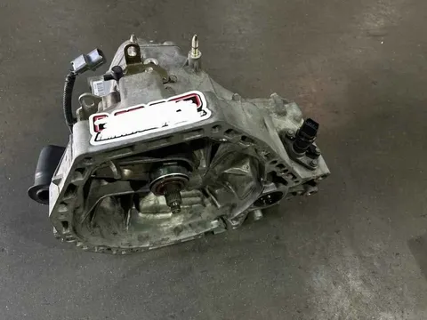 2001 Parts & Memorabilia Gearboxes - Image 2 of 2