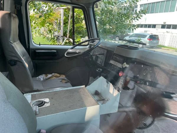 2001 International 4300 - Image 6 of 21