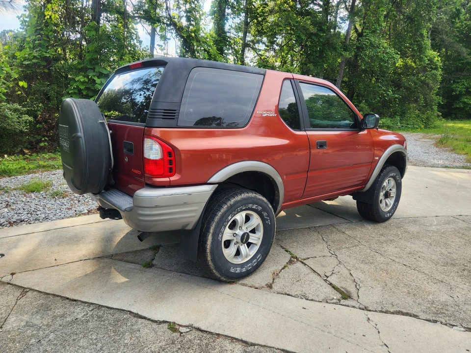 2001 Isuzu Rodeo - Image 11 of 31